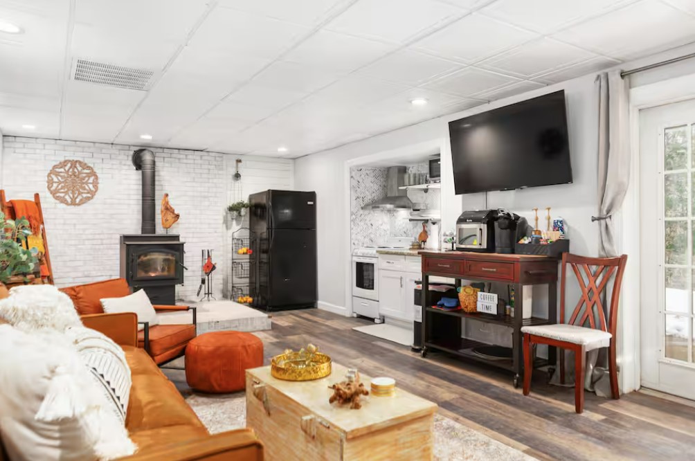 Lovely Lower Level Suite